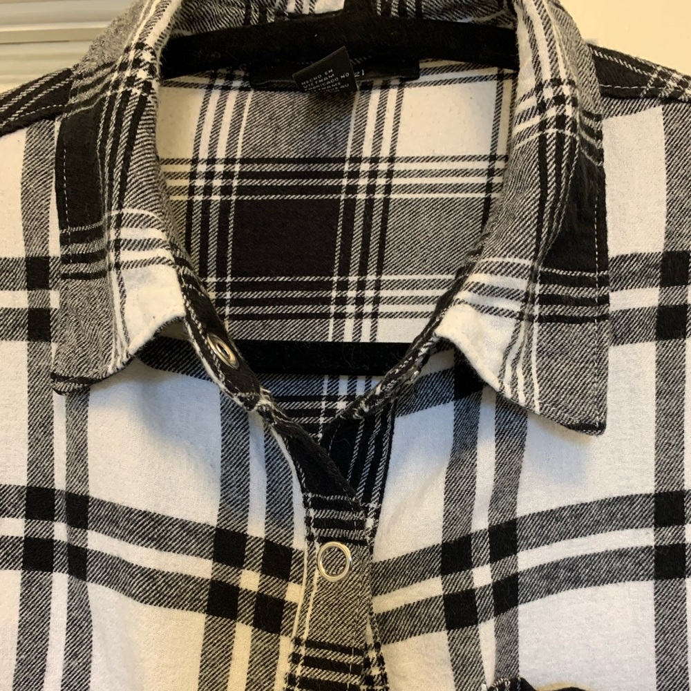 Cropped Plaid Shacket - Picture 2 of 5